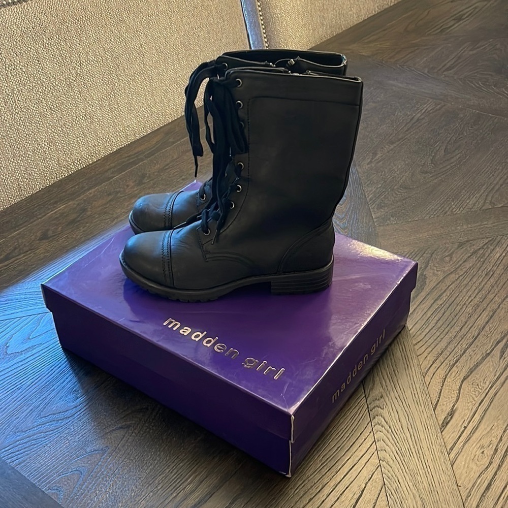 Madden Girl Zummah Combat Boots Size 7